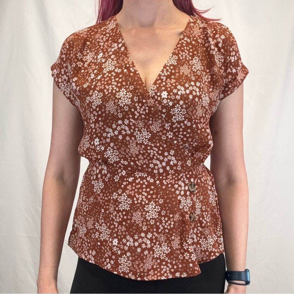 No Boundaries Floral Faux Wrap Sleeveless Blouse Peplum Rust Pink L - Picture 1 of 13